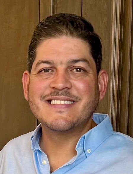 Ver fotografía completa Ricardo Garza